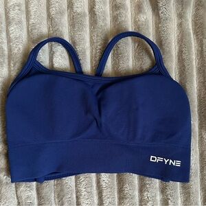 Small DFYNE sports bra